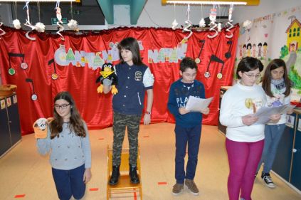 ragazzi della I A che raccontano una storia